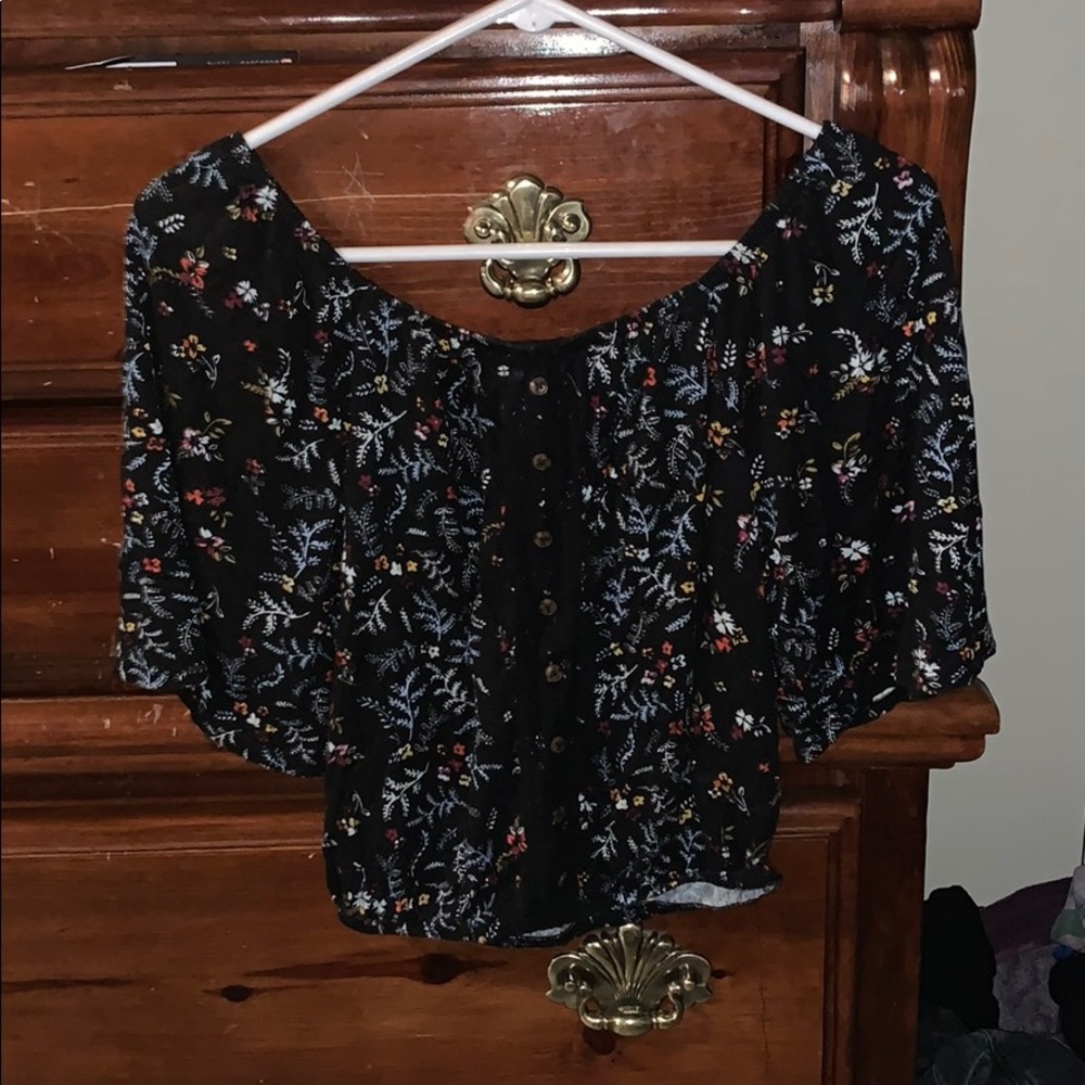 Open shoulder shirt